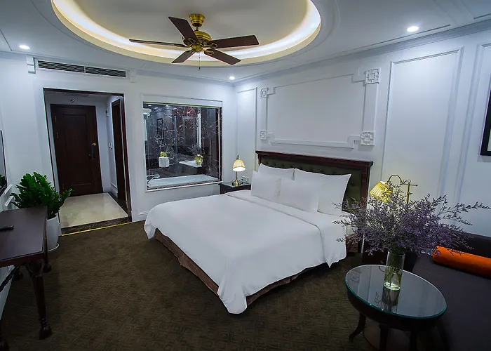 New Era Hotel & Villa
